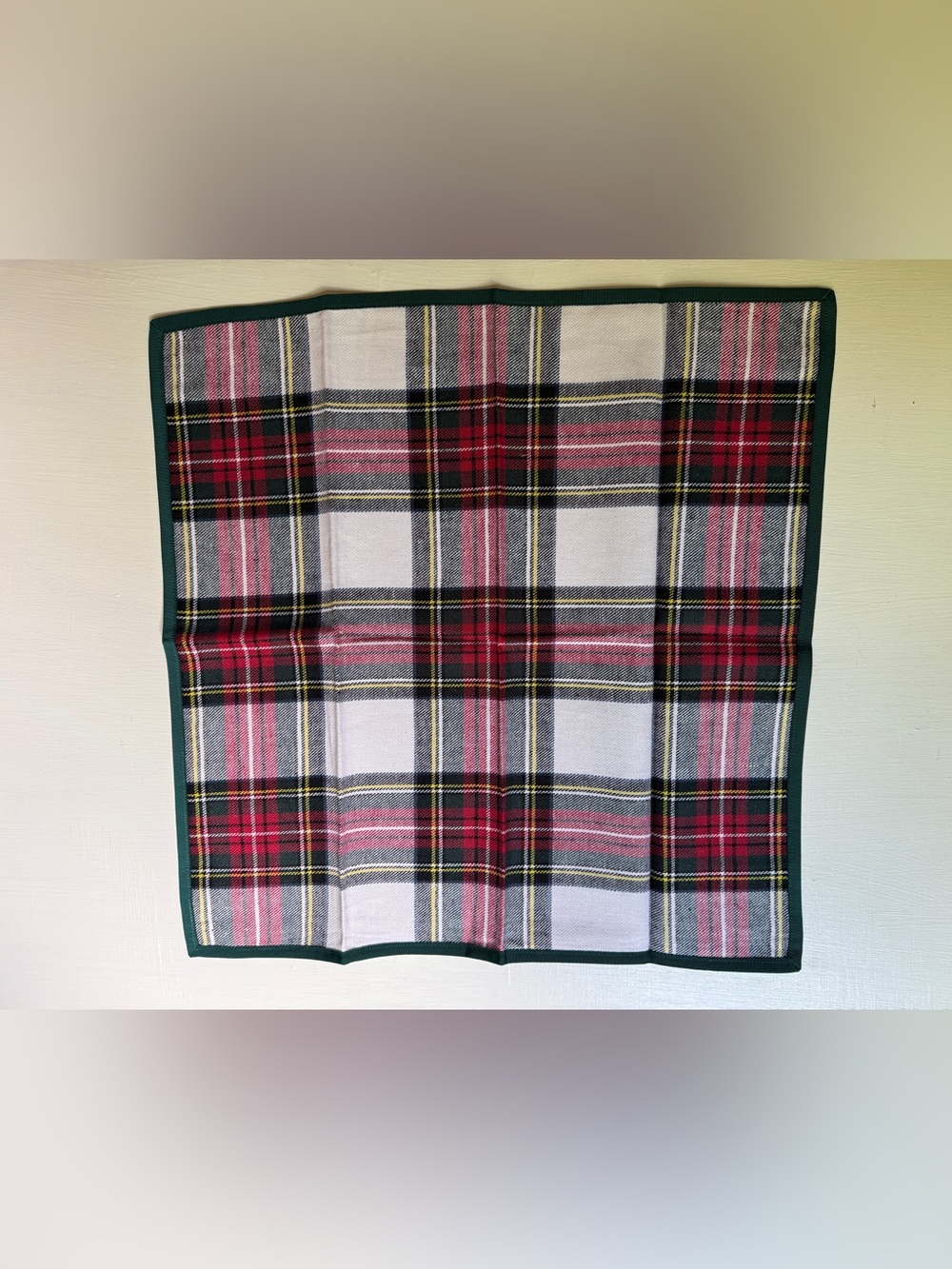 NWT Williams Sonoma STEWART TARTAN PLAID  (4) DINNER NAPKINS HOLIDAY